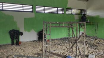 Tahap Pengecatan Pembangunan Gedung Sekolah TMMD Tambakrejo Bojonegoro